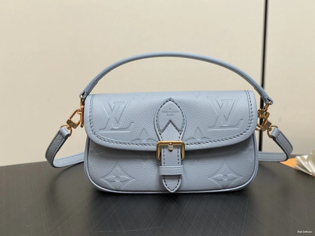 Cheap Nano LOUIS VUITTON Diane-19*10.5*6 CM 0727